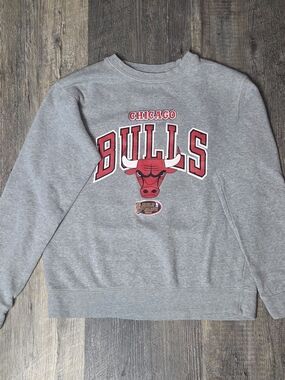 Vintage Mitchell & Ness Chicago Bulls 6 Times Champions Gray Crewneck